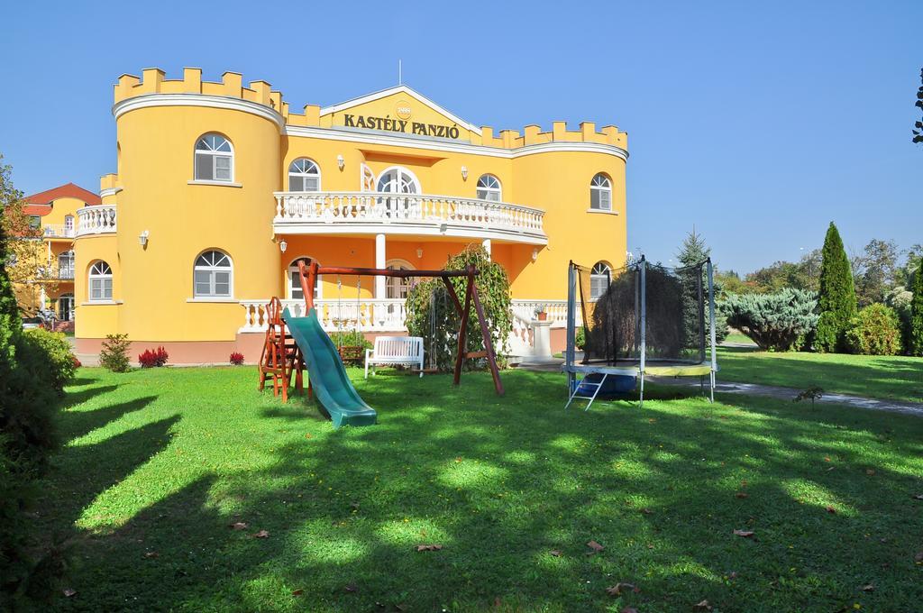 Kastély Panzió Hajduszoboszlo Exterior foto
