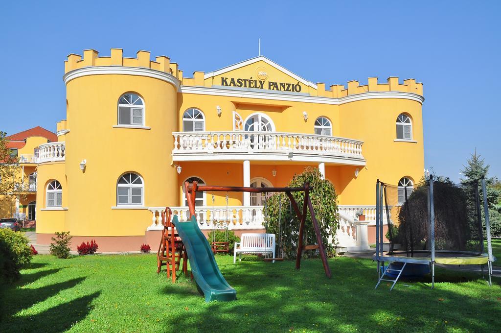 Kastély Panzió Hajduszoboszlo Exterior foto