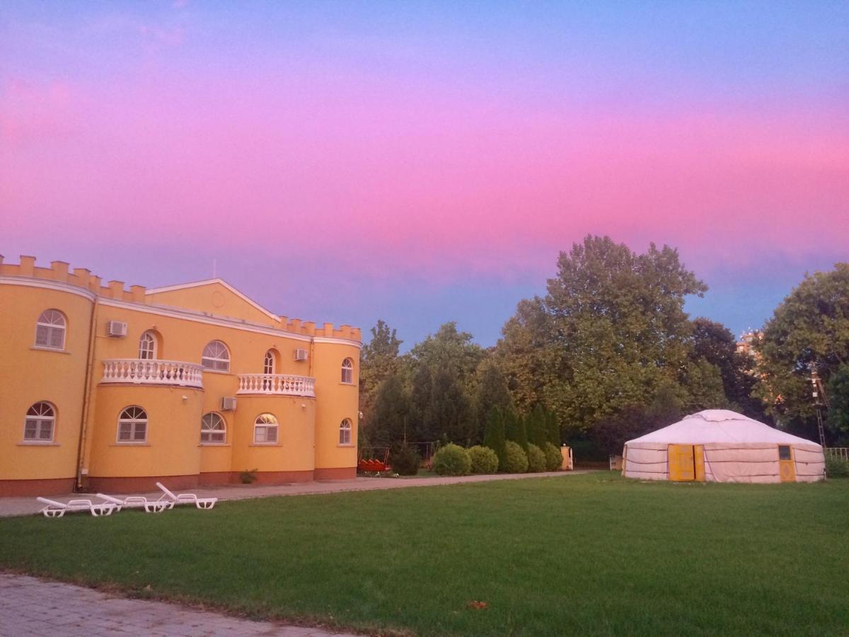 Kastély Panzió Hajduszoboszlo Exterior foto