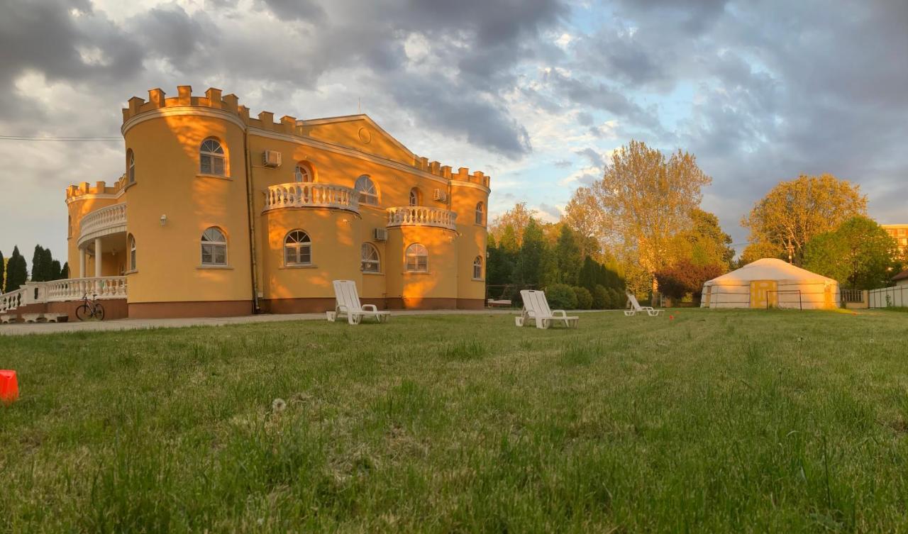 Kastély Panzió Hajduszoboszlo Exterior foto