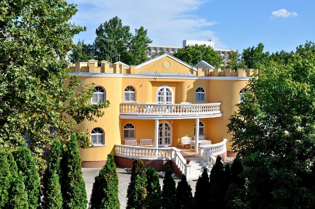 Kastély Panzió Hajduszoboszlo Exterior foto