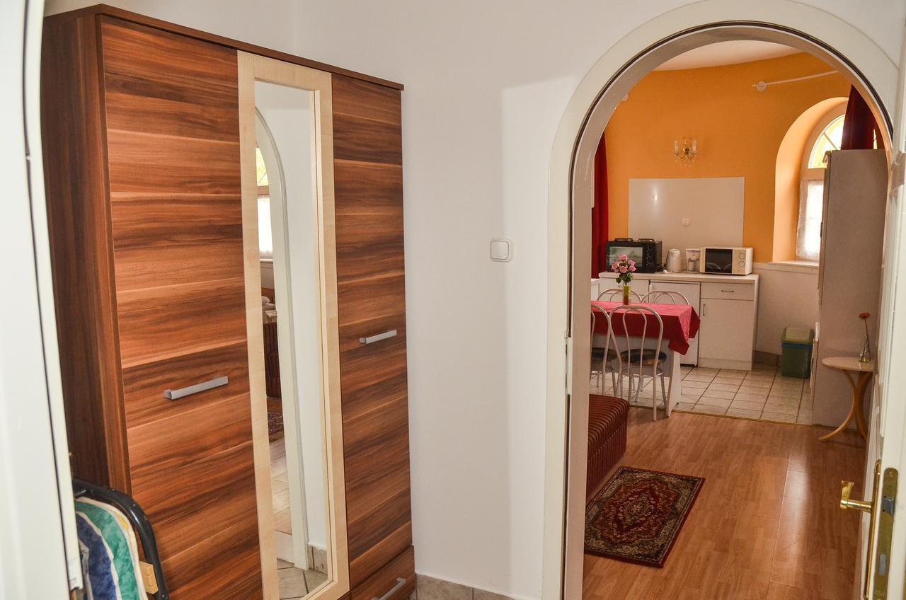 Kastély Panzió Hajduszoboszlo Exterior foto
